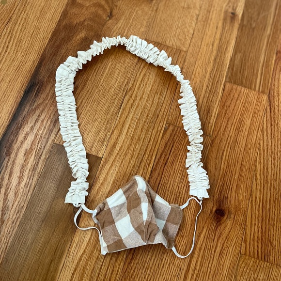 Ruffled mask holder / lanyard - Picture 5 of 5
